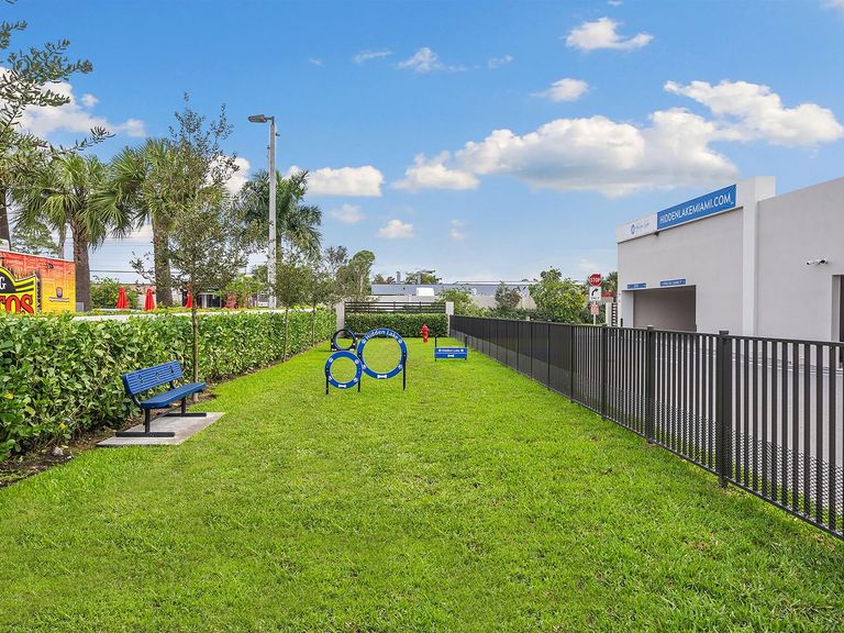 Hidden Lake Apartments apartments in Miami, FL – photo 21