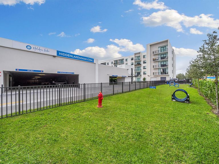Hidden Lake Apartments apartments in Miami, FL – photo 22