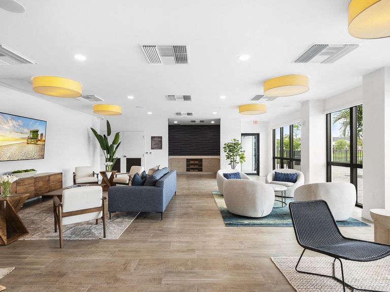 Hidden Lake Apartments apartments in Miami, FL – photo 7