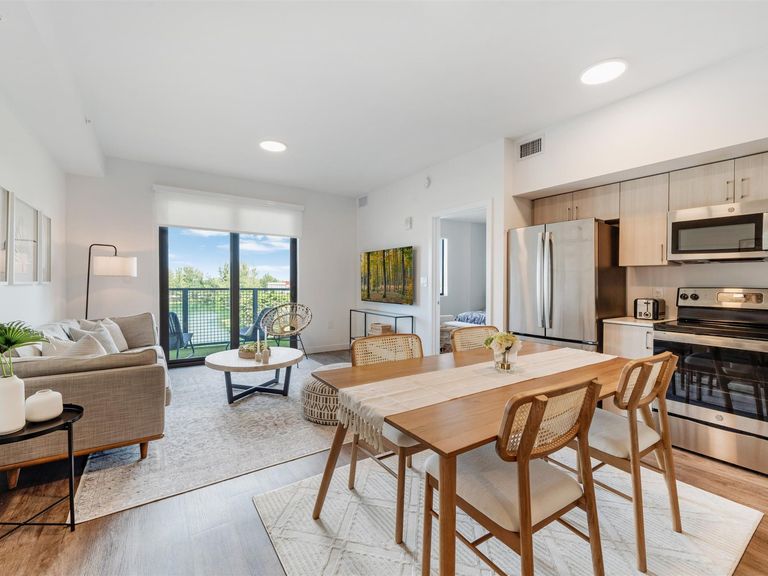 Hidden Lake Apartments apartments in Miami, FL – photo 8