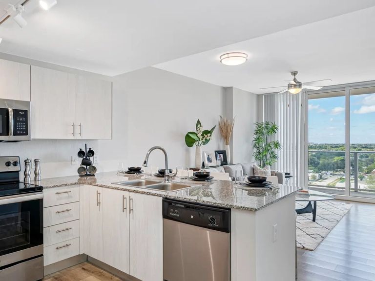 Hollywood East apartments in Hollywood, FL – photo 12