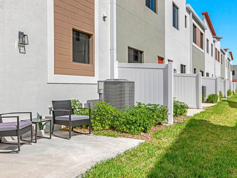 ID Oakland Park apartments in Oakland Park, FL – photo 49