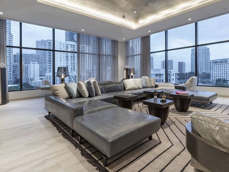 Maizon Brickell apartment community photo