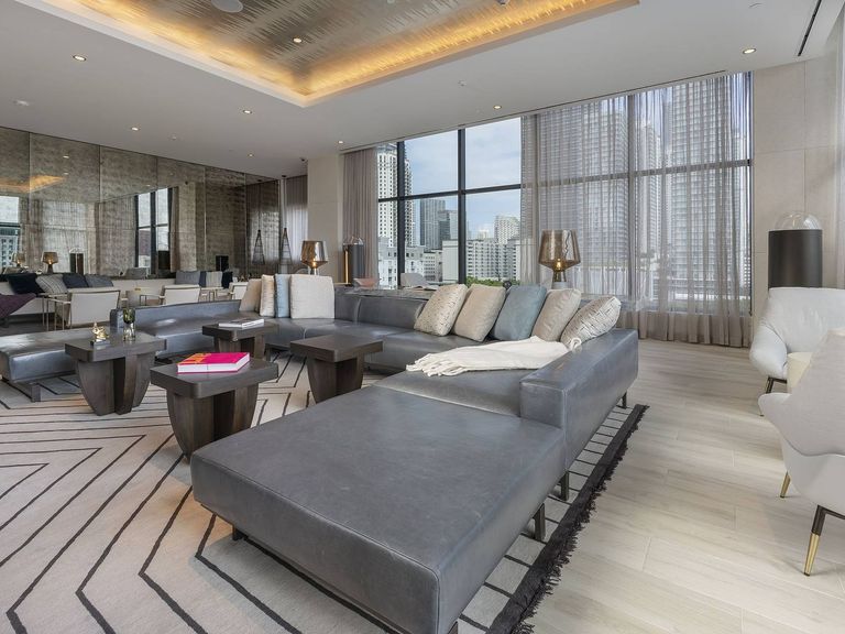 Maizon Brickell apartment community photo