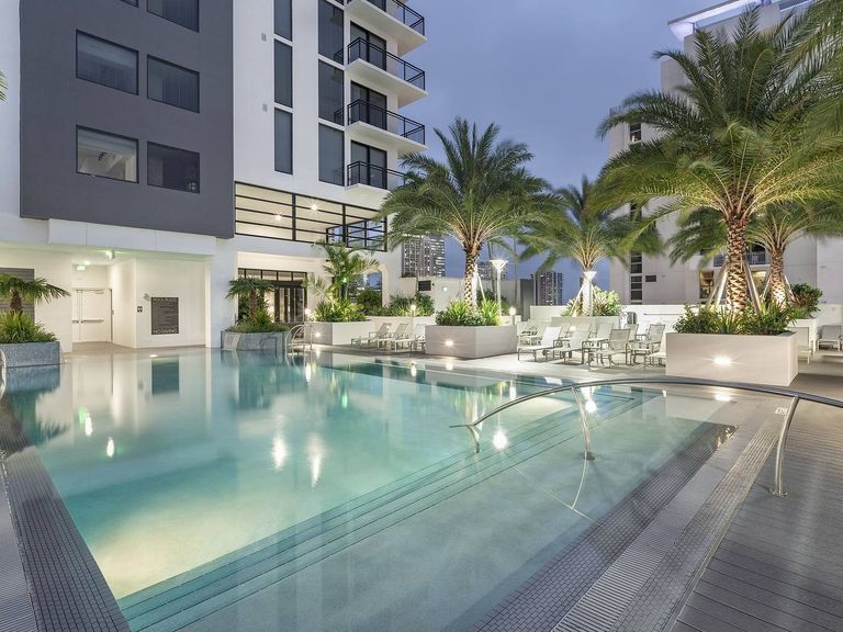Maizon Brickell apartment community photo