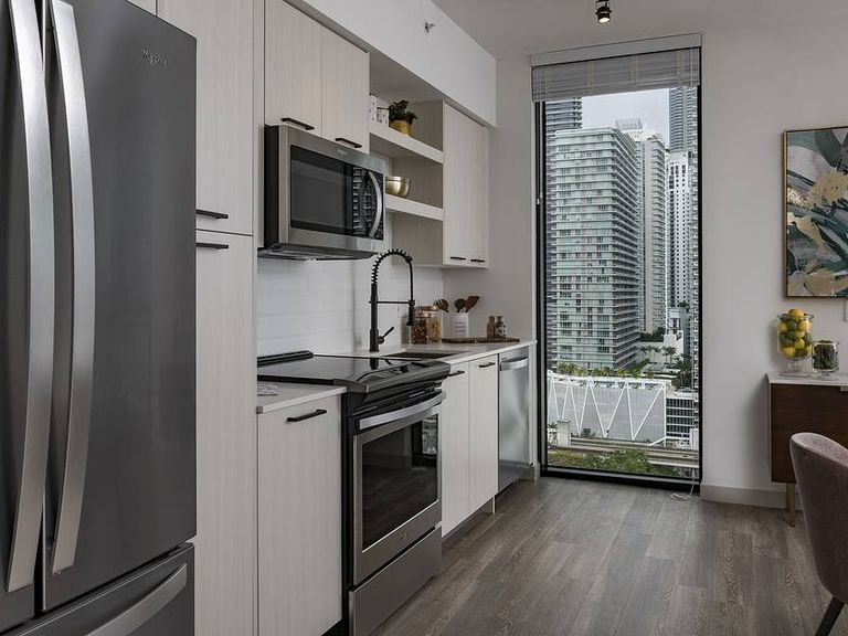 Maizon Brickell apartment community photo