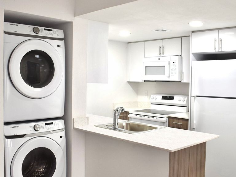 International Club Apartments apartments in Miami, FL – photo 17