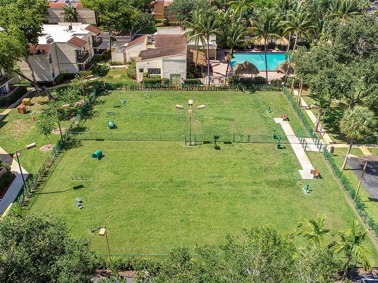 Jacaranda Club apartments in Plantation, FL – photo 8