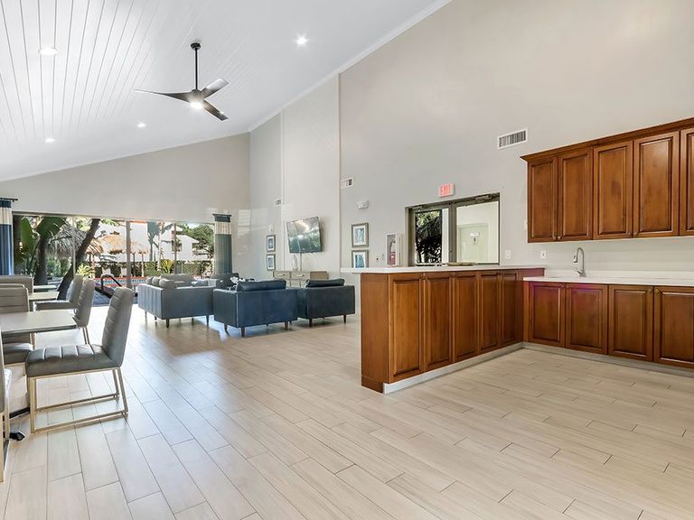 Jacaranda Club apartments in Plantation, FL – photo 9