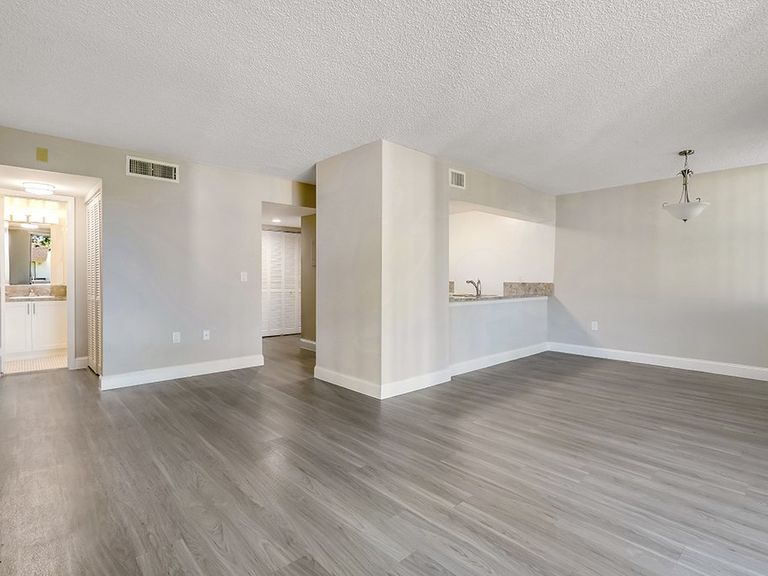 Jacaranda Club apartments in Plantation, FL – photo 13