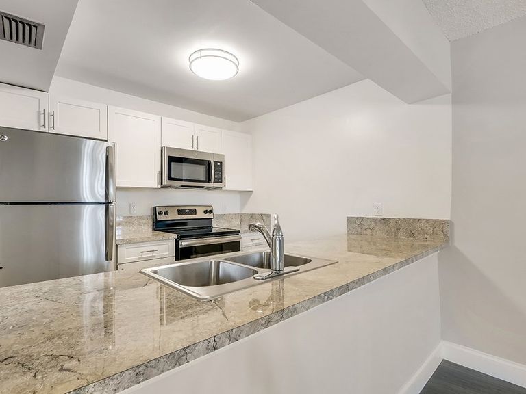 Jacaranda Club apartments in Plantation, FL – photo 15