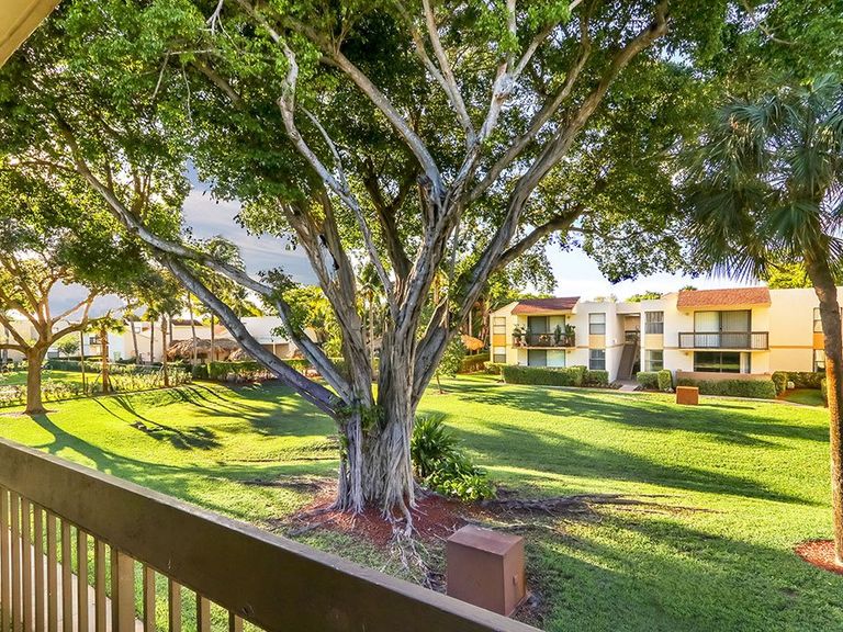 Jacaranda Club apartments in Plantation, FL – photo 17