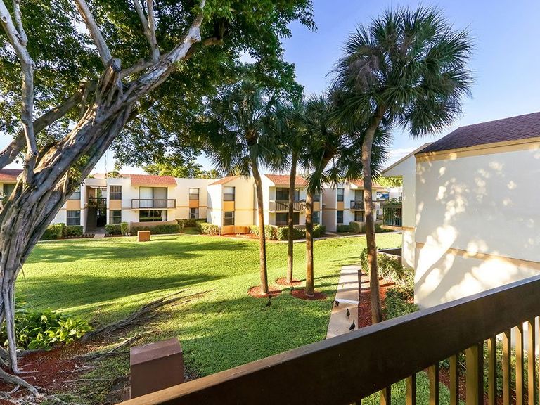 Jacaranda Club apartments in Plantation, FL – photo 18