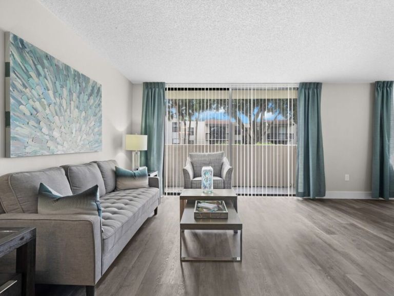 Jacaranda Club apartments in Plantation, FL – photo 24