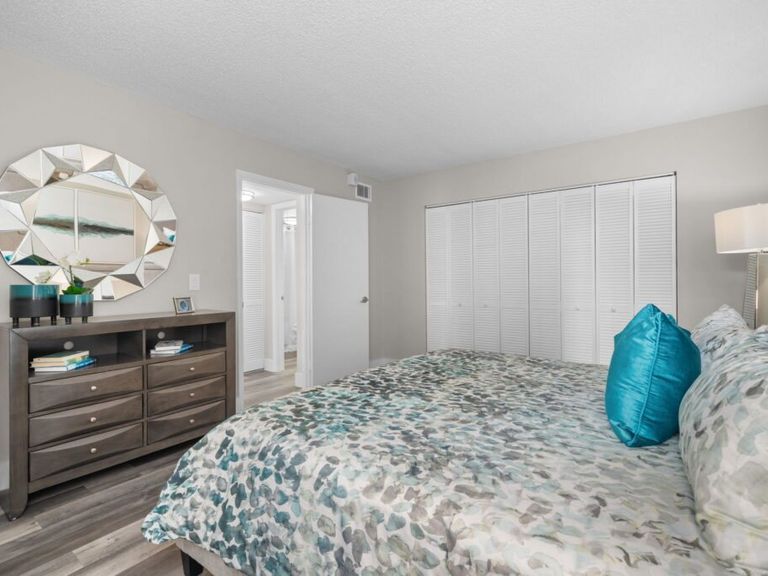 Jacaranda Club apartments in Plantation, FL – photo 32