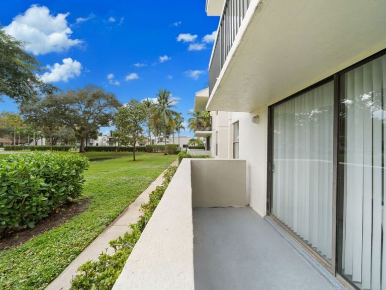 Jacaranda Club apartments in Plantation, FL – photo 34