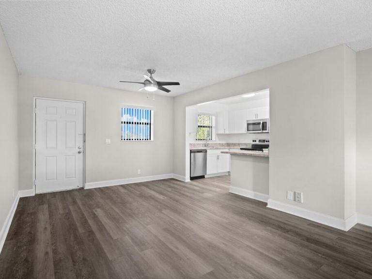 Jacaranda Club apartments in Plantation, FL – photo 37