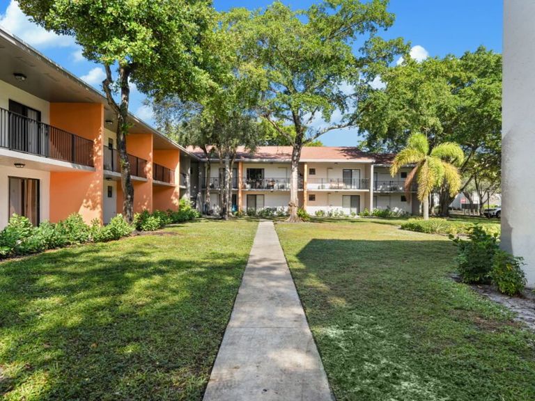 Jacaranda Club apartments in Plantation, FL – photo 46