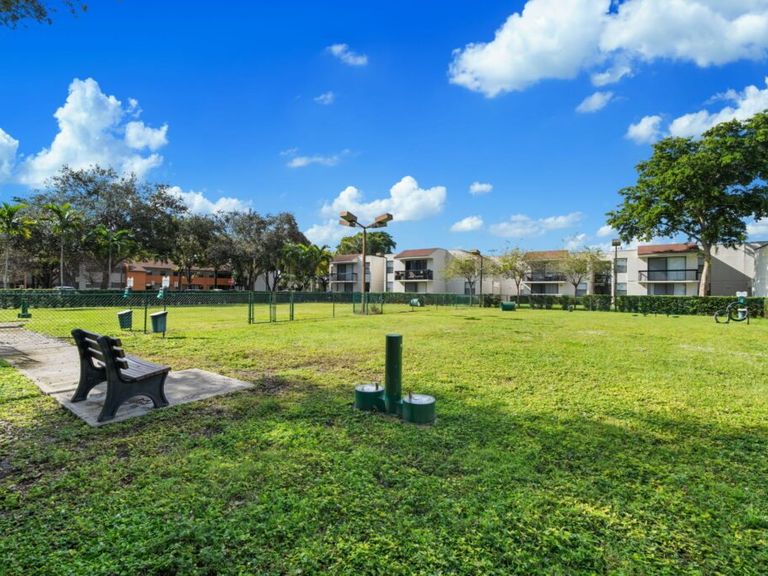 Jacaranda Club apartments in Plantation, FL – photo 49