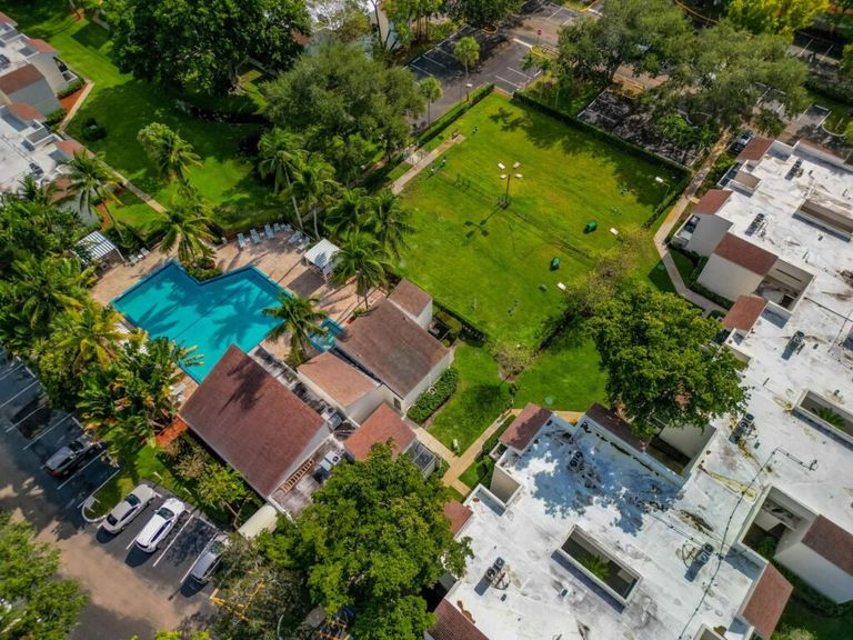 Jacaranda Club apartments in Plantation, FL – photo 50