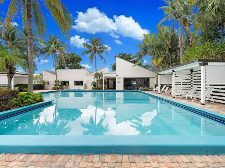 Jacaranda Club apartments in Plantation, FL – photo 51