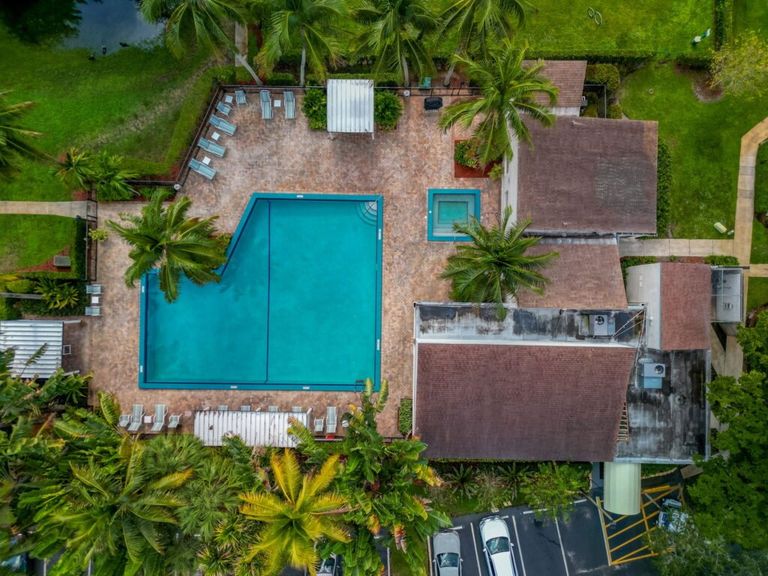 Jacaranda Club apartments in Plantation, FL – photo 54