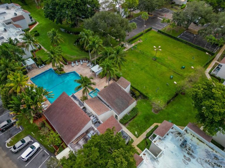 Jacaranda Club apartments in Plantation, FL – photo 56