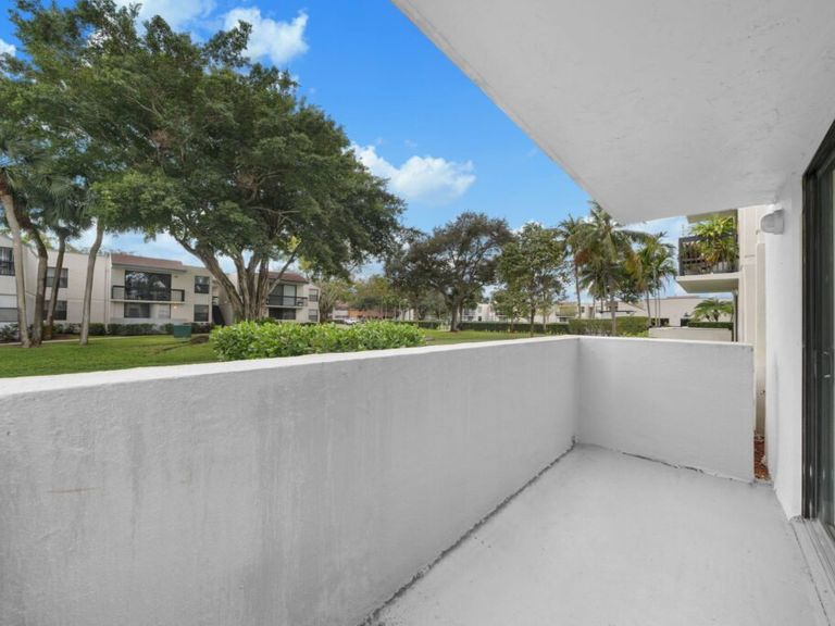 Jacaranda Club apartments in Plantation, FL – photo 59