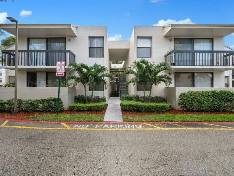 Jacaranda Club apartments in Plantation, FL – photo 61