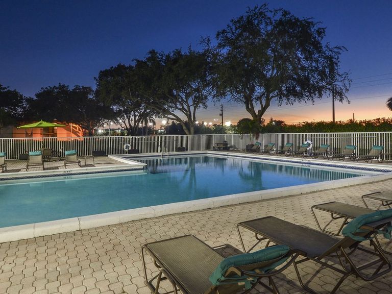 Jacaranda Village apartments in Plantation, FL – photo 10