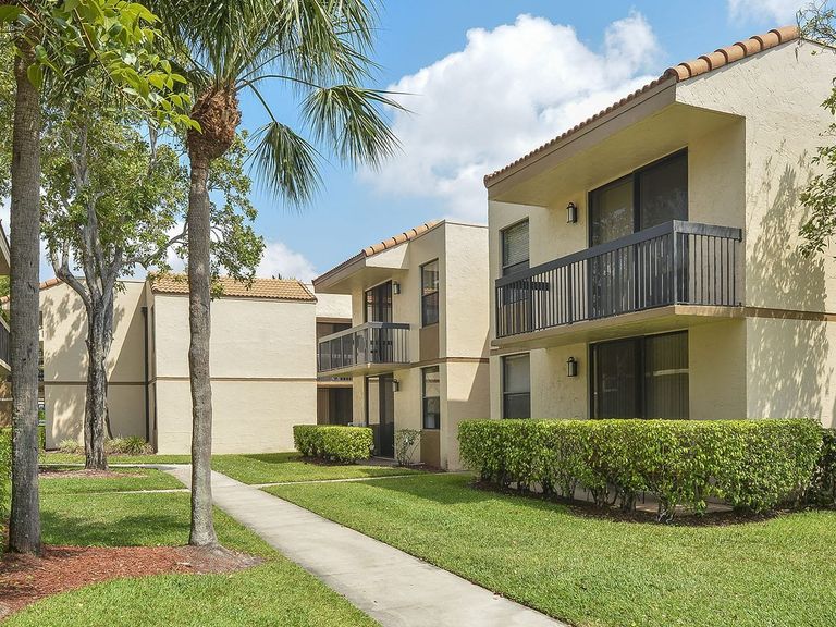Jacaranda Village apartments in Plantation, FL – photo 27