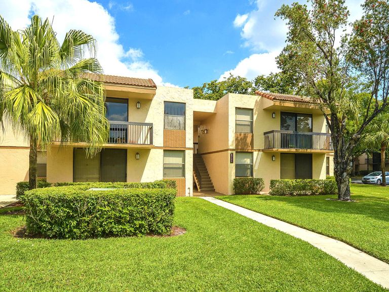 Jacaranda Village apartments in Plantation, FL – photo 28