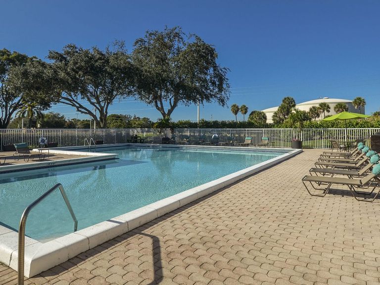Jacaranda Village apartments in Plantation, FL – photo 9