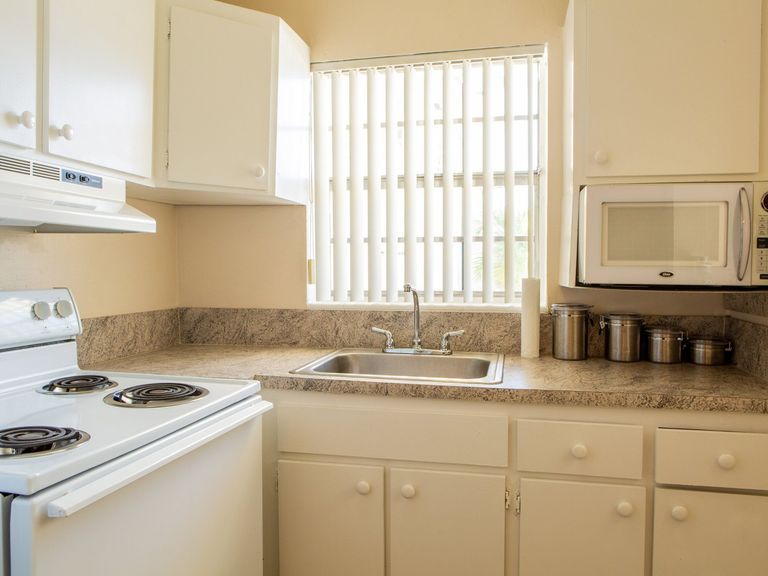 Jade Gardens Apartments apartments in Miami, FL – photo 10