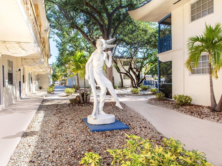 Jade Gardens Apartments apartments in Miami, FL – photo 7
