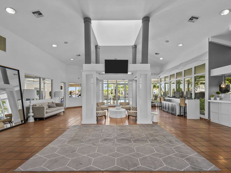 La Vue at Emerald Pointe apartments in Hollywood, FL – photo 10