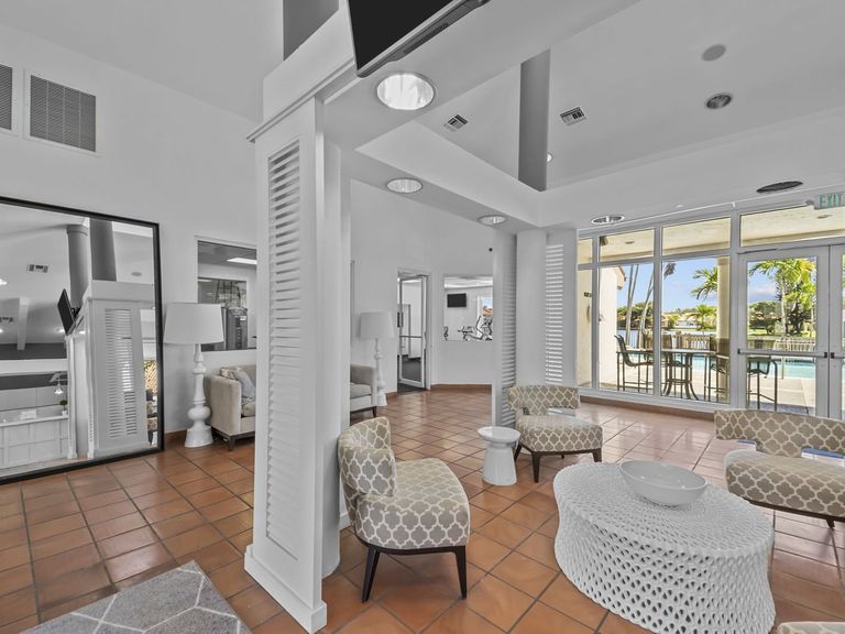 La Vue at Emerald Pointe apartments in Hollywood, FL – photo 11