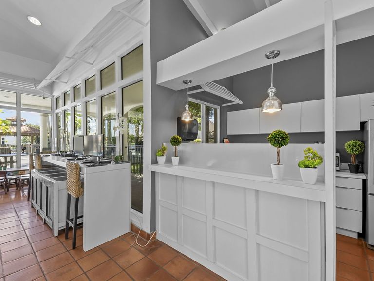 La Vue at Emerald Pointe apartments in Hollywood, FL – photo 12