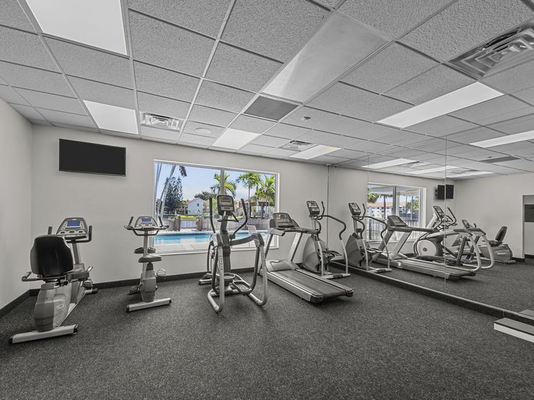 La Vue at Emerald Pointe apartments in Hollywood, FL – photo 15