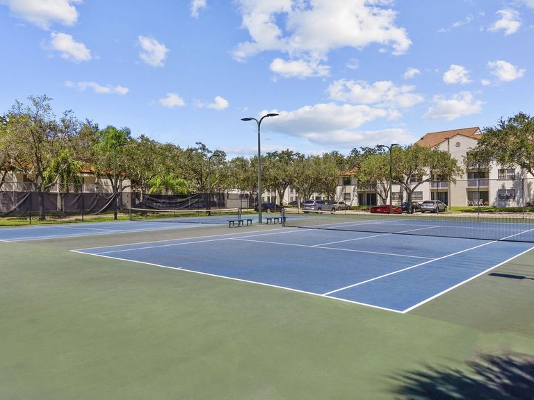 La Vue at Emerald Pointe apartments in Hollywood, FL – photo 19