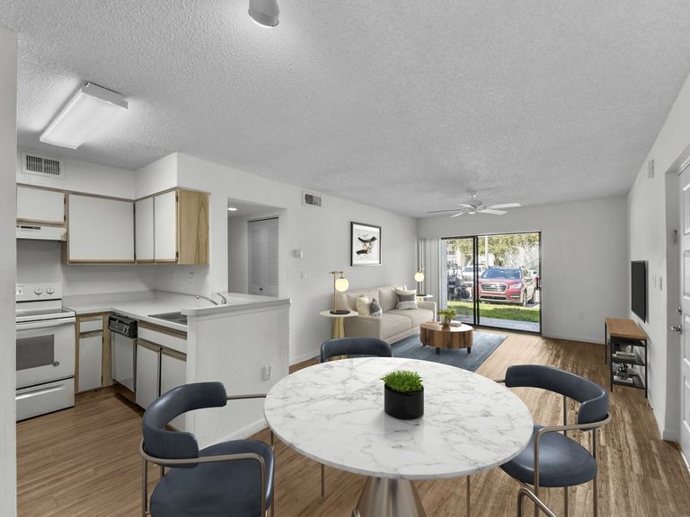La Vue at Emerald Pointe apartments in Hollywood, FL – photo 23