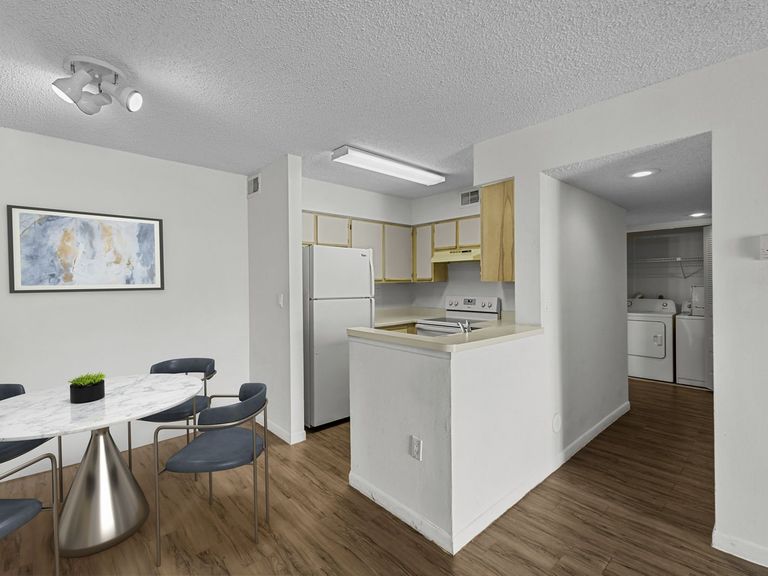 La Vue at Emerald Pointe apartments in Hollywood, FL – photo 24