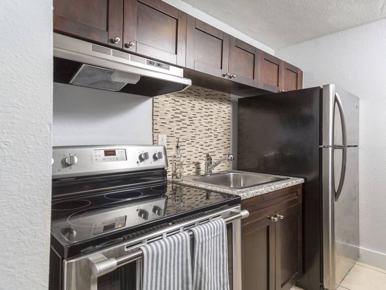 Lake House Apartments apartments in Miami Gardens, FL – photo 16