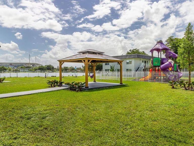 Lake House Apartments apartments in Miami Gardens, FL – photo 7