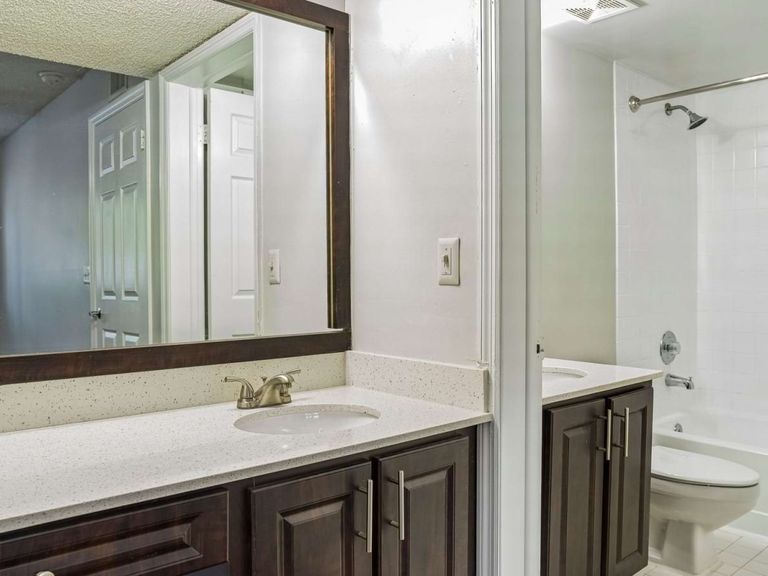 Lakeridge at the Moors apartments in Hialeah, FL – photo 7