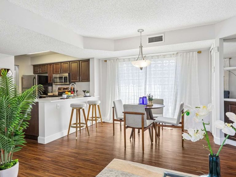 Lakeridge at the Moors apartments in Hialeah, FL – photo 9