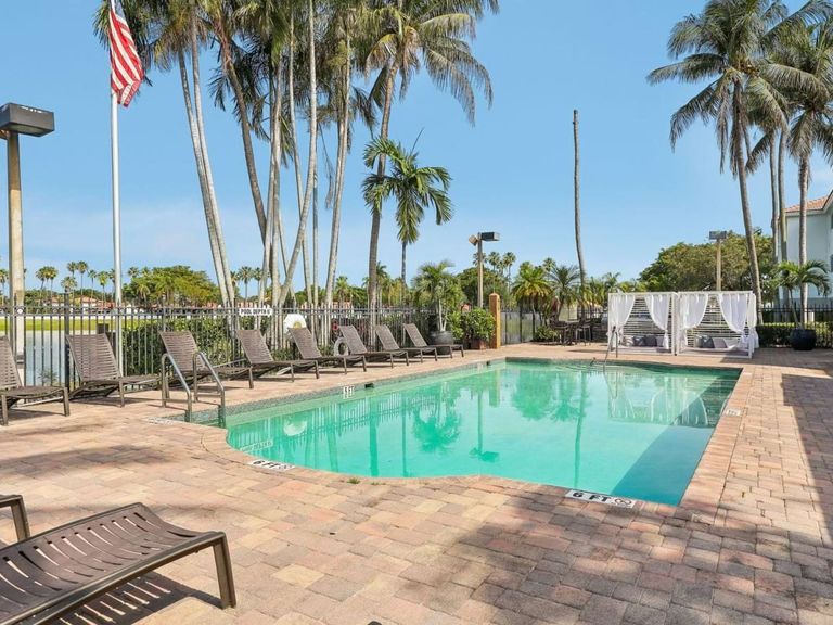 Lakeridge at the Moors apartments in Hialeah, FL – photo 12
