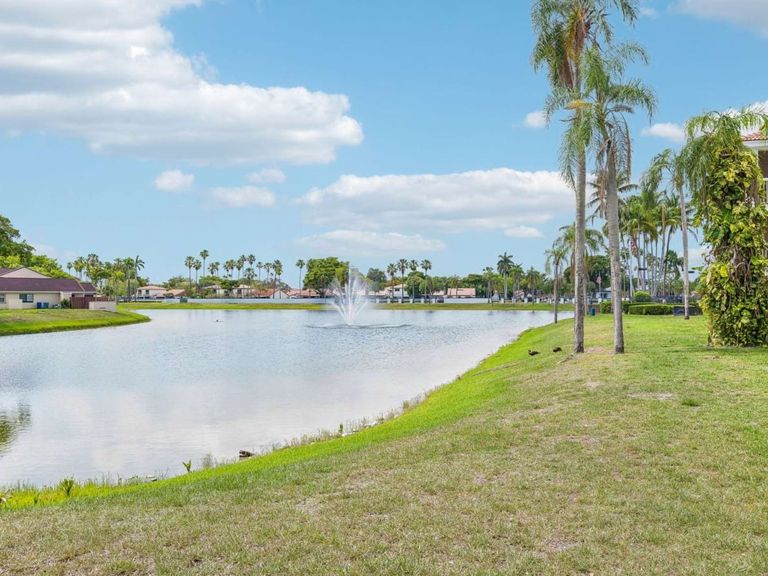 Lakeridge at the Moors apartments in Hialeah, FL – photo 13