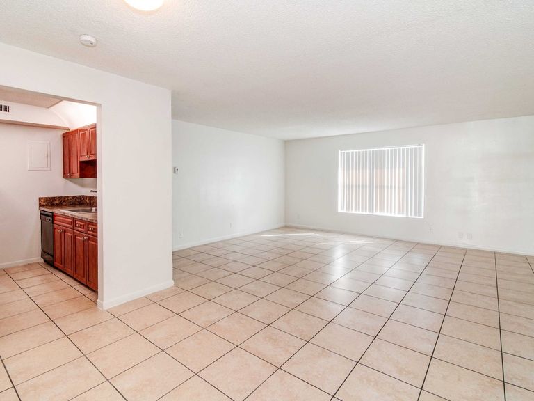 Lauder Ridge Apartments apartments in North Lauderdale, FL – photo 10