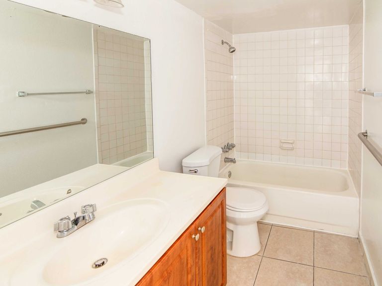 Lauder Ridge Apartments apartments in North Lauderdale, FL – photo 12